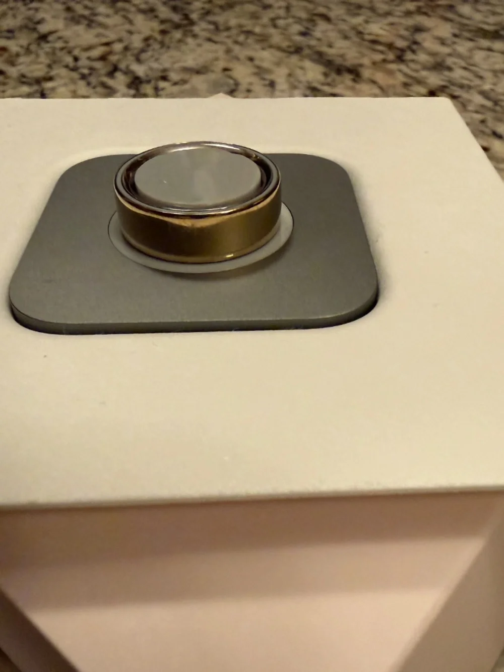 Oura Ring 4 Gold Size 9 + Extra Charging Base